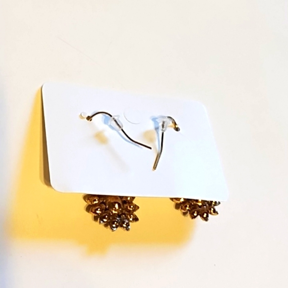 NWT Pierced Earrings - Picture 2 of 4
